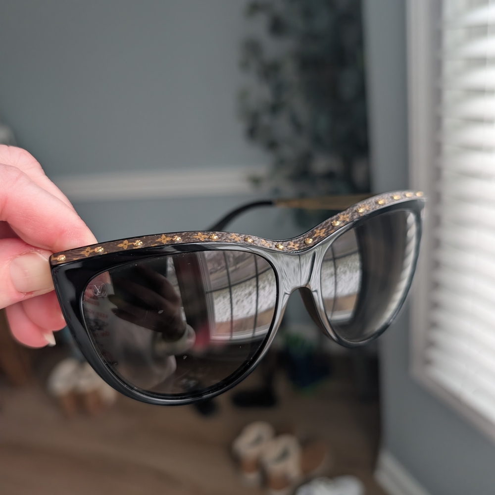 Louie Vuitton La Bouch Women's Sunglasses